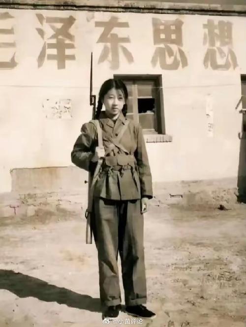 脱掉军装女民兵(形象传播)(脱去军装,军人的气质还在)